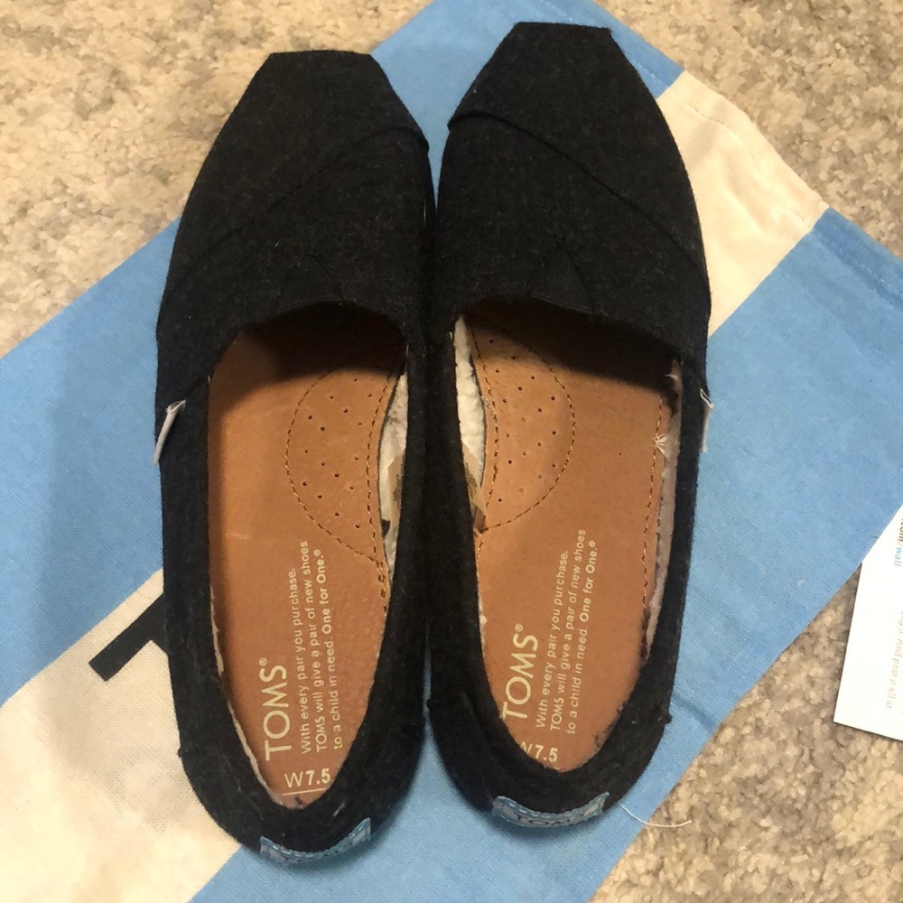 Toms - Picture 3 of 4
